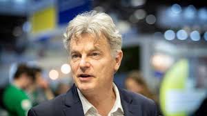 Fabien Roussel à Nantes: Débat Public Incontournable le 7 Octobre!