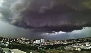 Temporais atingem o Brasil com a chegada de frente fria pós-Carnaval