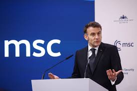 França anuncia aumento de arsenal nuclear para proteger Europa em meio a guerras na Ucrânia e no Irã