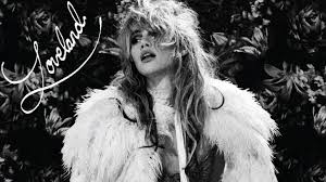 Review: Suki Waterhouse lacks artistic perspective on 'Loveland'