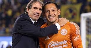 Guillermo Almada define el futuro de Rodolfo Cota para el Clásico Nacional