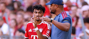 Stuttgarts und Bayerns Aufstellung: Brown wieder auf der Zehn — sportschau.de