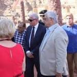 صور.. محافظ جنوب سيناء يلتقى