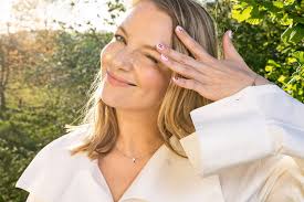 “Vrouwen die succesvol zijn, kozen bewust dit soort partner”: politiek journalist Hannelore Simoens onderzocht hoe je moederschap en carrière combineert