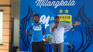 Hasil gambar untuk Foto Essien gabung persib