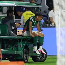 Vitor Roque é assombrado por antiga lesão, e Palmeiras aguarda exames