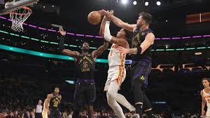 Highlights: Lakers score 81 first-half points in win over Hawks
