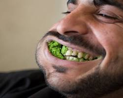 Image of Chewing with their mouth open