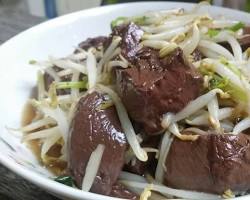รูปภาพผัดถั่วงอกกับเลือดหมู
