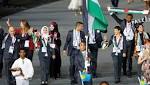 بالفيديو رجل يحمل علم فلسطين