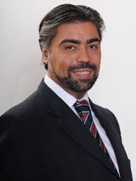 Giovanni Oscar Calderón Bassi.jpg Giovanni Calderón (Santiago, 8 de julio de 1971). Abogado y político chileno del Partido Unión Demócrata Independiente. - Giovanni_Oscar_Calder%25C3%25B3n_Bassi