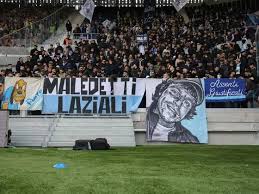I tifosi incitano la squadra a Fiumicino: immagini e video