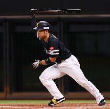 日ハム八木コーチ、試合中にバットが頭部直撃！球場騒然のハプニング - Imagen principal del artículo