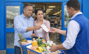 ¿Es legal que revisen tu ticket al salir de la tienda en 2026? Respuesta de Profeco