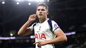 Van de Ven double sets up impressive Spurs win at Everton