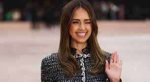 Jessica Alba Éblouit à Venise : Robe Transparente et Glamour! - Imagen principal del artículo