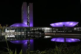 Iluminação especial lembra que lugar de mulher é na ciência