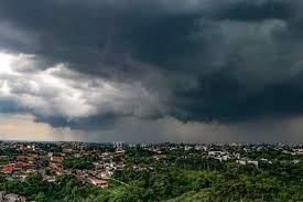 Ciclone e frente fria vão causar tempestades com risco de vendavais e granizo no Paraná