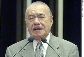 O senador José Sarney (PMDB-AP) homenageou o ministro da Reforma e Desenvolvimento Agrário do seu governo, Dante de Oliveira, falecido na quinta-feira (6), ... - imagem51438
