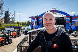 Dit bedrijf uit Ermelo regelt alles wat je op tv ziet met Koningsdag: ‘Vijf minuten te laat is geen optie’