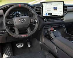 Gambar Toyota interior with voice control