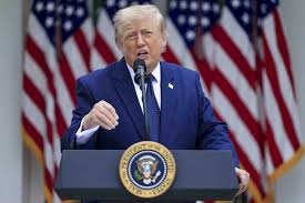 Trump asegura que el estrecho de Ormuz está abierto al tráfico