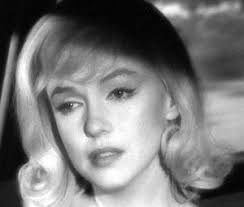 En una de las más banales comedias que personificó Marilyn hay una escena final en que su mirada parece ... - sugarcane