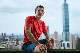Alex Honnold vai escalar o Taipei 101 ao vivo na Netflix: 'Minha vida está em jogo'