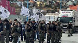 Milei en Ushuaia: Protestas, Críticas y Apoyo en Tierra del Fuego