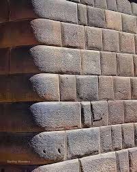 What is the significance of the 12-sided stone in Inca architecture?