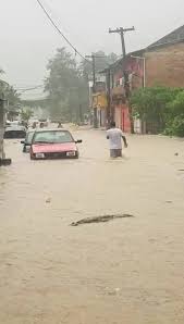 VÍDEO: Forte chuva causa alagamentos e transbordamentos em Paraty