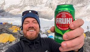 Roberto Lucchese inicia ataque ao cume do Everest rumo ao topo do mundo