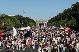 Bil kjørte inn i folkemengde under Pride-fest i Berlin