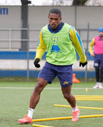 Só derrotas e nenhum gol marcado: Douglas Costa tem início complicado em time da quarta divisão italiana