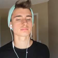 Chloe carey &middot; WeeklyChris 1 w. whenever i wear headphones i feel like ... - 9F8CE2E82F1099845124374069248_1de2ea37cb7.3.2.mp4