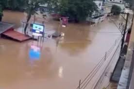 فیلم/ ۱۴ کشته و ۴۵ مفقود براثر سیل و باران شدید در برزیل