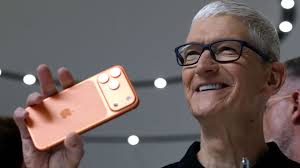 What Apple's new CEO announcement signals ahead of earnings?