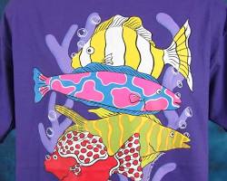 Tshirt with a photo of a tropical fishの画像