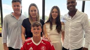 Alvo da Fiorentina e de contrato renovado, joia da base é destaque em estreia do Inter na Copa Santiago