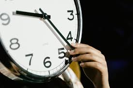 ¡Alista tu Reloj! Cambio de Hora en Chile: ¿Cuándo y Cómo Ajustarlo? - Imagen principal del artículo