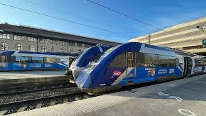 Menton : un train tombe en panne, des voyageurs descendent sur les voies