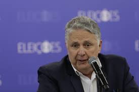 Ministro do TSE determina que votos em Garotinho sejam considerados 'nulos' na eleição pelo governo do Rio