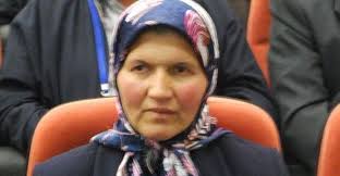 Erdek Karşıyaka Beldesi Belediye Başkan Yardımcısı olan Ayşe Ertürk, ilk kadın delege olarak birlik tarihine geçti. 22 Nisan 2012 Pazar 12:36 - marmarabirlikte_ilk_kadin_delege_h122