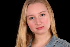 Robin Moir (18) is a Toronto actor, singer dancer currently studying theatre at Waldorf school. She is also taking dance at studioname and has sung at the ... - robin5