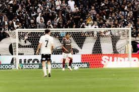 Torcida do Corinthians faz novo protesto após mais uma derrota no Brasileirão