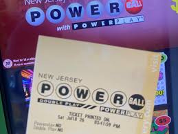 Powerball jackpot rises to $905 million; Michigan purchaser wins $1M