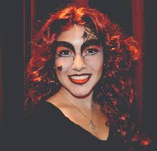... que darán ese aspecto terrorífico pero muy femenino a el maquillaje de la Mujer araña. Para el maquillaje de la elegante y fascínate: Mujer Vampiro. - paso%25205%2520con%2520peluca%2520pestanas%2520y%2520aranitas
