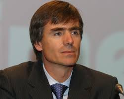 Si bien a juicio de José Ramón Valente, economista y socio de Econsult, el Banco Central reducirá el rango de crecimiento para 2014 en su próximo IPoM a 3 ... - Jose-Ramon-Valente