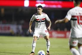 James Rodríguez é alvo de polêmica na Colômbia antes da Copa do Mundo