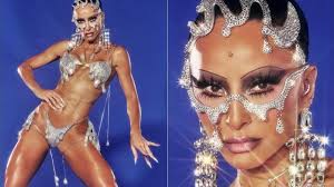 Biquíni cavado: o primeiro look do sábado de Carnaval de Sabrina Sato